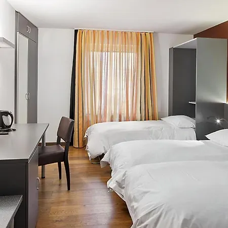 Hotel Du Commerce 3*