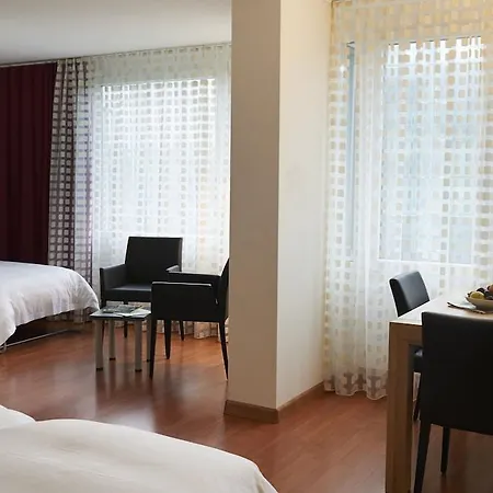 Du Commerce Hotel