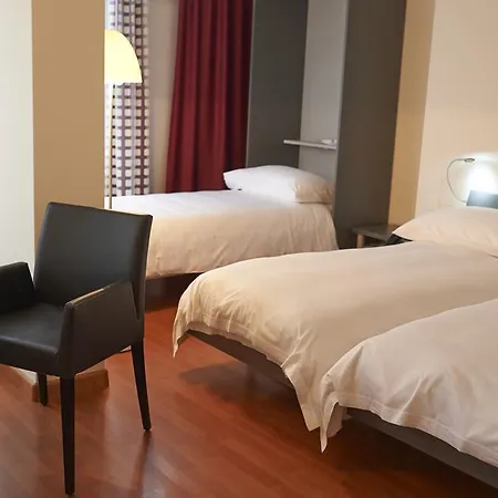 Du Commerce Hotel 3*